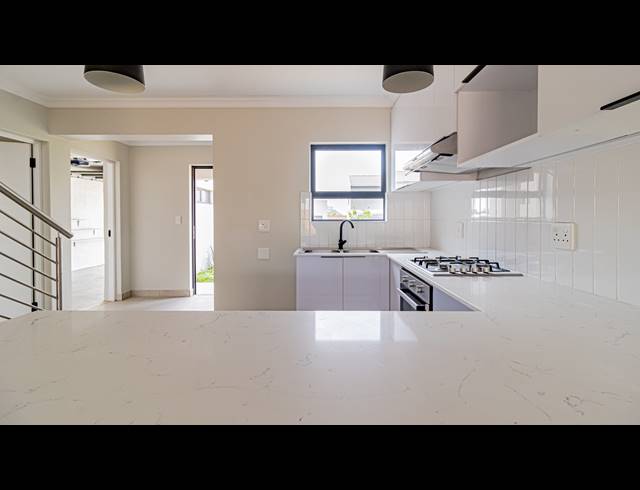 3 BEDROOM SECTIONAL TITLE FOR SALE IN THATCHFIELD RIDGE